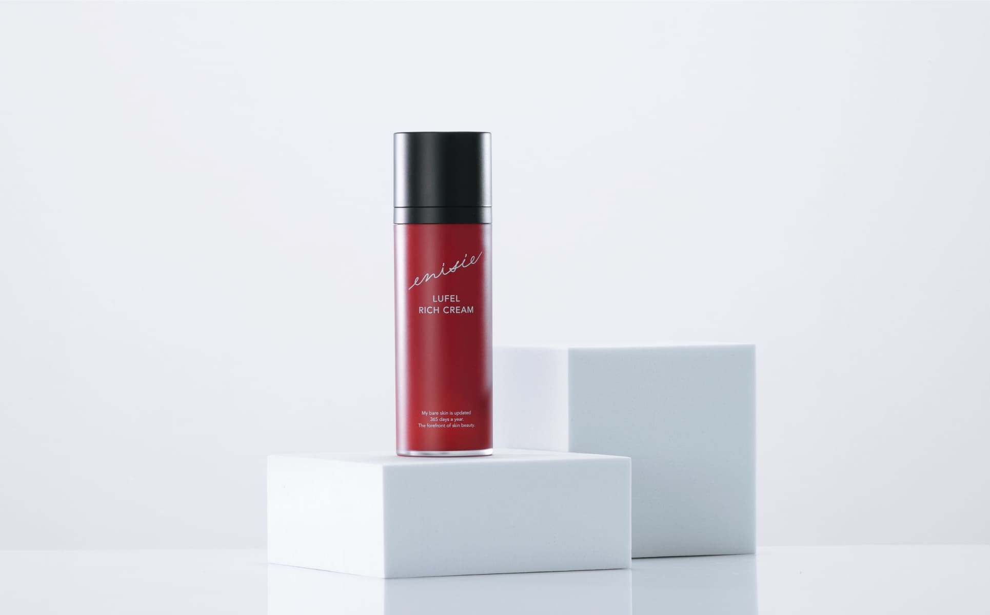 肌に贈る、贅沢なハリ感のご褒美。