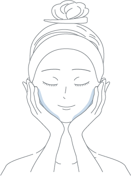 顔をやさしく押さえるように、全体に馴染ませてください。